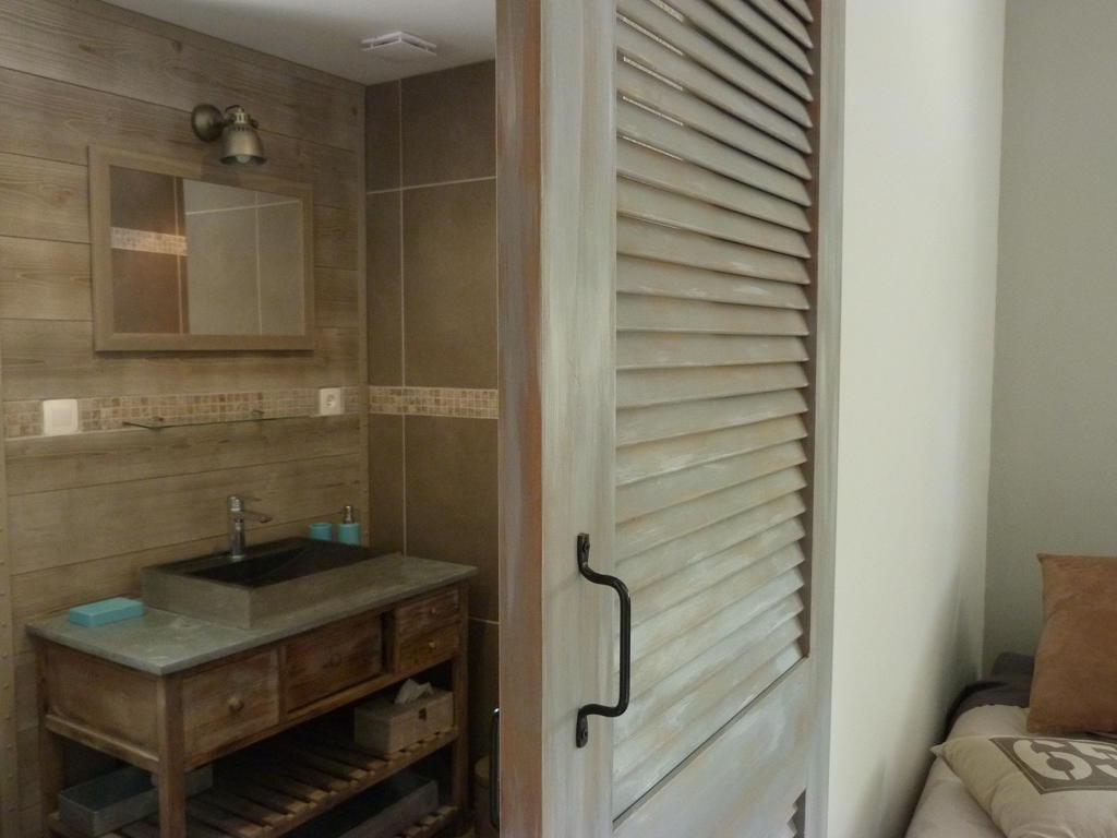Les Persiennes Hotel Saintes Room photo